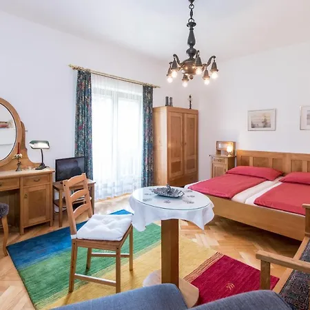 Pickert Apartment